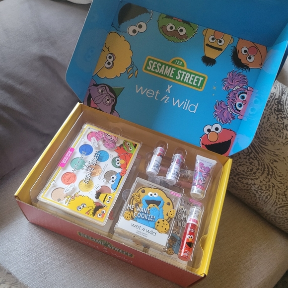 SESAME STREET x Wet n Wild PR BOX -  LIMITED EDITION, Entire collection - Picture 13 of 13